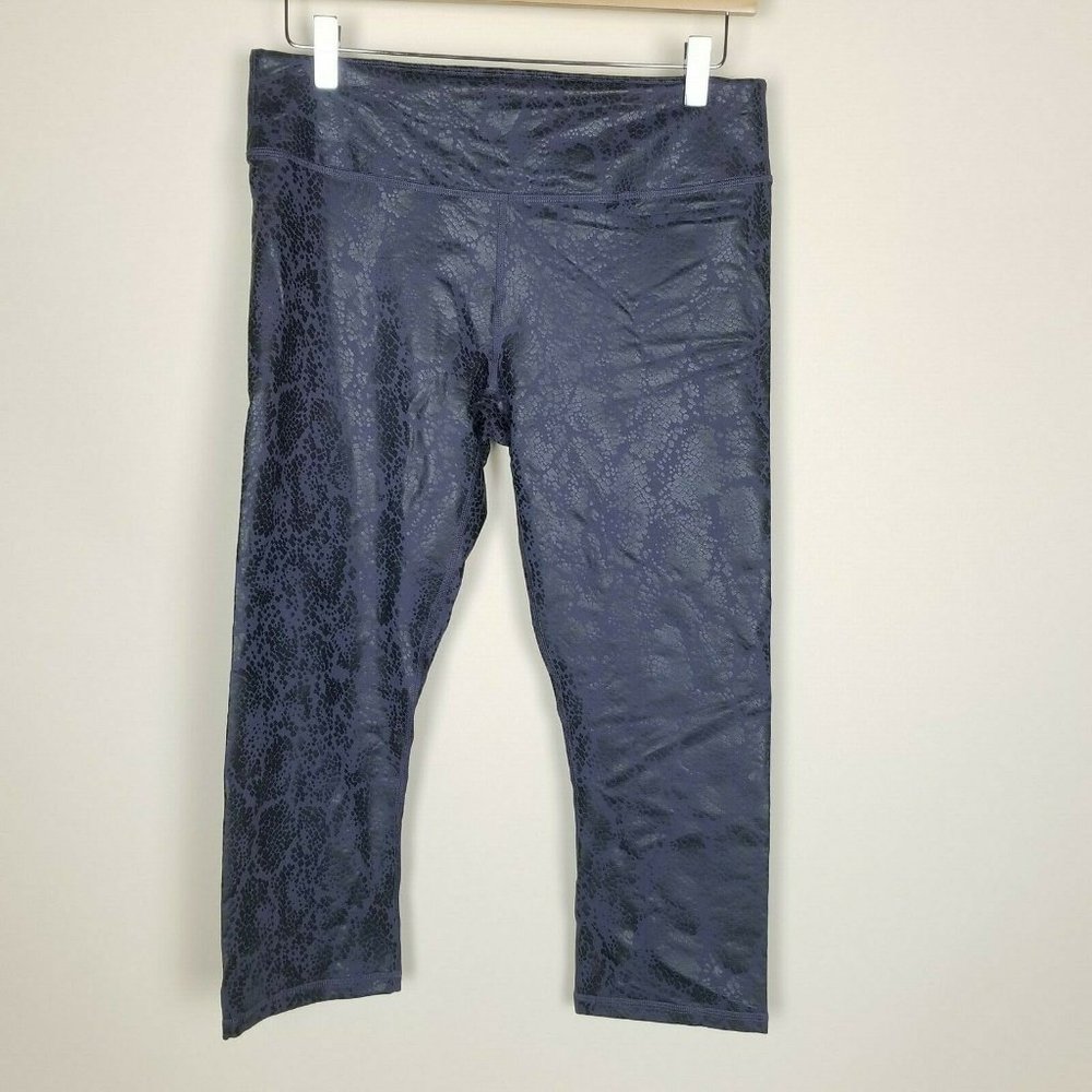 New FABLETICS Mid-Rise PowerHold Crop leggings